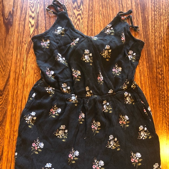 Black floral American Eagle Romper - Picture 1 of 3